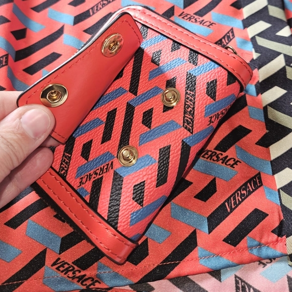 New, authentic Versace La Greca Print Zip Around Wallet. - Picture 4 of 4